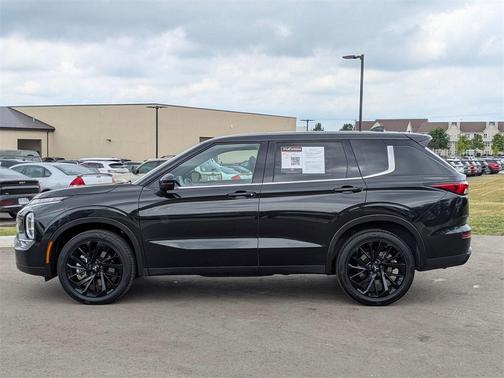 2024 Mitsubishi Outlander SE