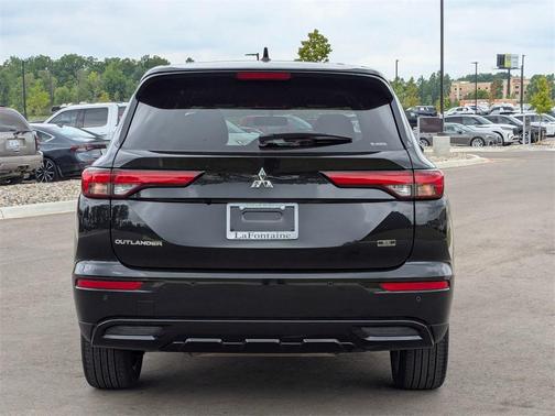 2024 Mitsubishi Outlander SE
