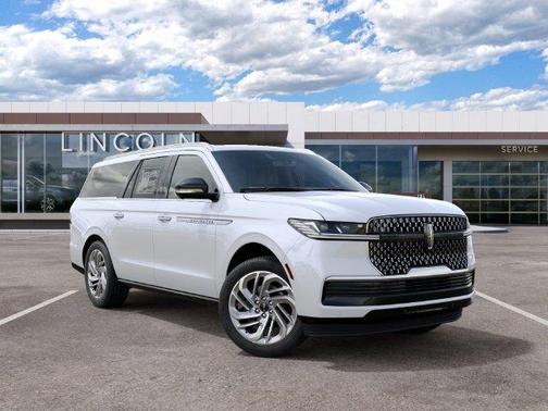 White Metallic 2027 Lincoln Navigator L Reserve