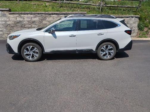 Crystal White Pearl 2022 Subaru Outback Touring