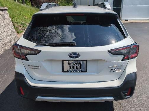 Crystal White Pearl 2022 Subaru Outback Touring