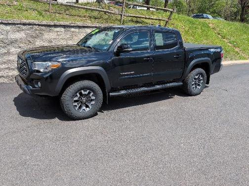 Midnight Black Metallic 2022 Toyota Tacoma TRD Off Road
