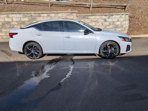 2024 Nissan Altima SR Intelligent AWD