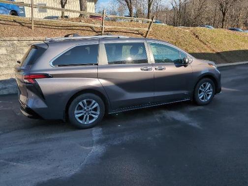 2021 Toyota Sienna Limited 7-Passenger