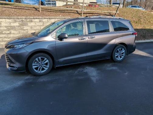 2021 Toyota Sienna Limited 7-Passenger