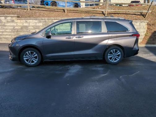 2021 Toyota Sienna Limited 7-Passenger