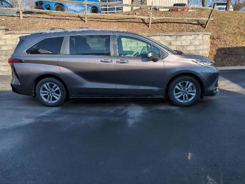 2021 Toyota Sienna Limited 7-Passenger
