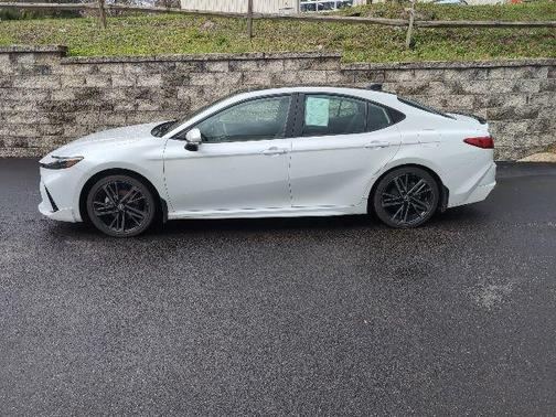 Wind Chill Pearl 2025 Toyota Camry XSE
