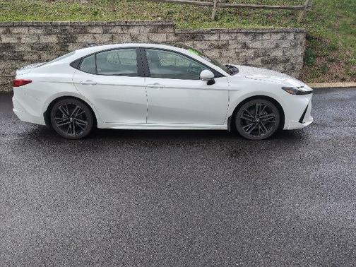 Wind Chill Pearl 2025 Toyota Camry XSE
