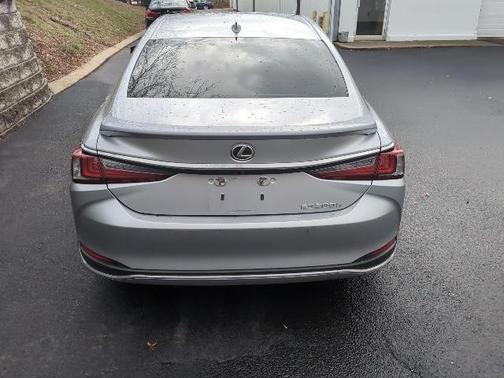 2023 Lexus ES 300h Base