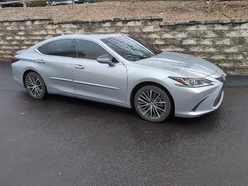 2023 Lexus ES 300h Base