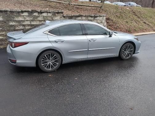 2023 Lexus ES 300h Base