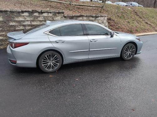 2023 Lexus ES 300h Base