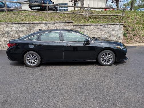 Midnight Black Metallic 2021 Toyota Avalon XLE