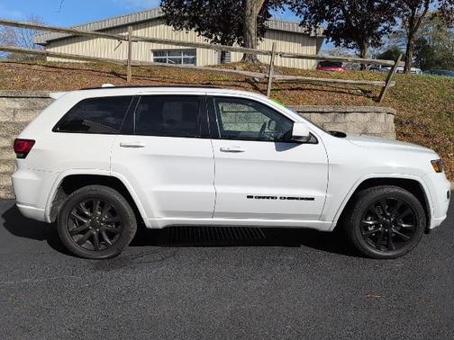 2022 Jeep Grand Cherokee Altitude