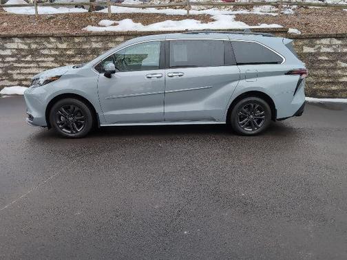 2024 Toyota Sienna Woodland Edition