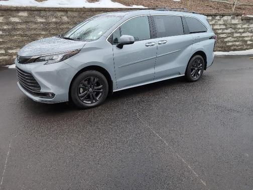 2024 Toyota Sienna Woodland Edition