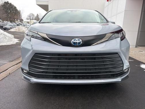 2024 Toyota Sienna Woodland Edition