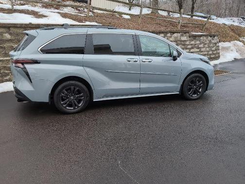 2024 Toyota Sienna Woodland Edition