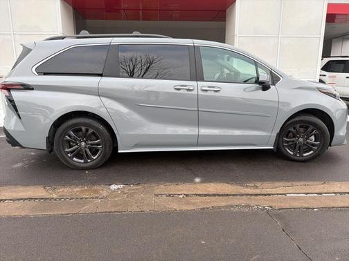 2024 Toyota Sienna Woodland Edition