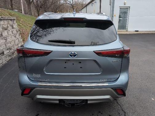 2024 Toyota Highlander Hybrid Platinum