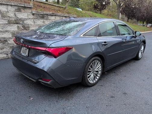 2022 Toyota Avalon Hybrid Limited