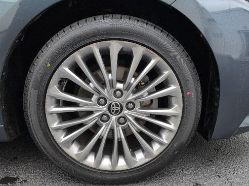 2022 Toyota Avalon Hybrid Limited