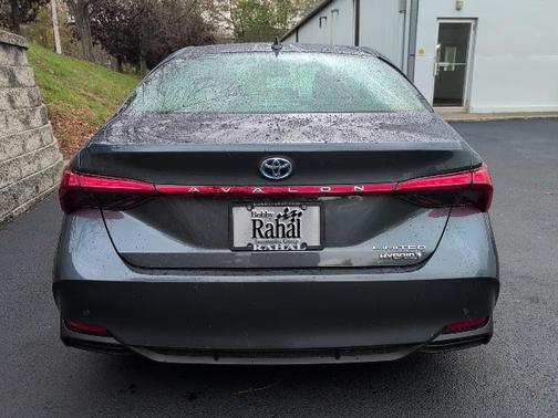 2022 Toyota Avalon Hybrid Limited