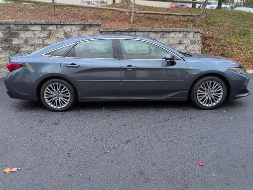 2022 Toyota Avalon Hybrid Limited
