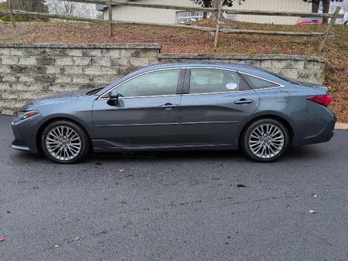 2022 Toyota Avalon Hybrid Limited