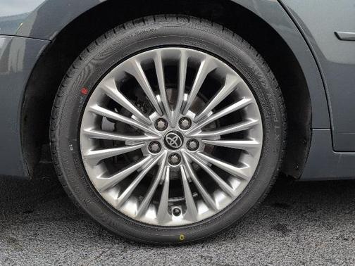 2022 Toyota Avalon Hybrid Limited