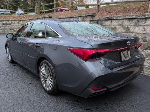 2022 Toyota Avalon Hybrid Limited