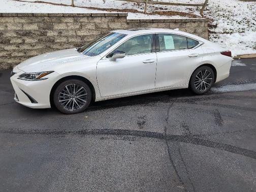 2025 Lexus ES 300h Base