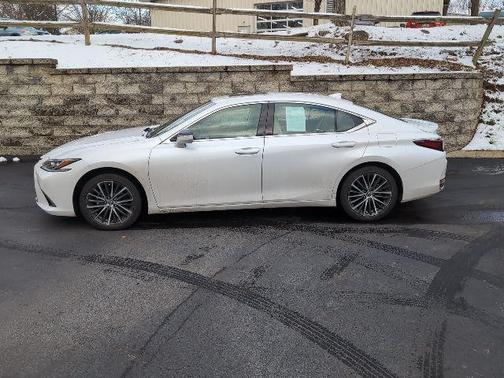 2025 Lexus ES 300h Base