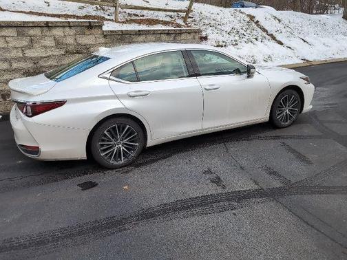 2025 Lexus ES 300h Base