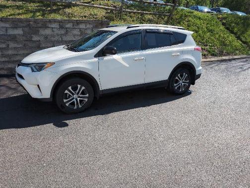 Super White 2017 Toyota RAV4 LE