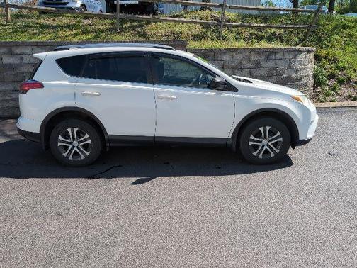 Super White 2017 Toyota RAV4 LE