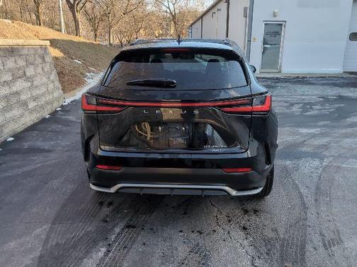 2025 Lexus NX 450h+ F SPORT Handling