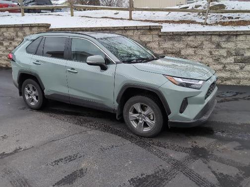 2022 Toyota RAV4 Hybrid XLE