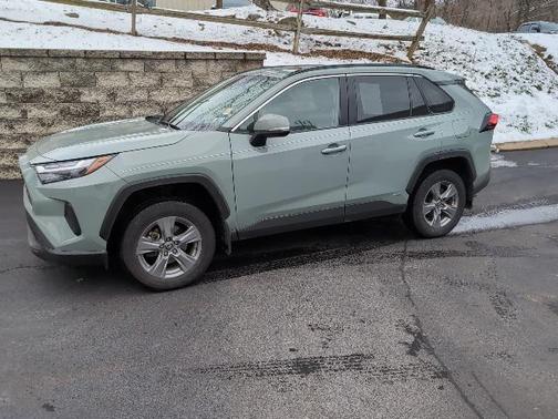 2022 Toyota RAV4 Hybrid XLE