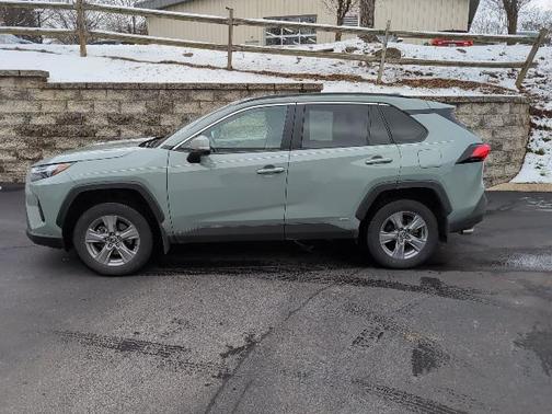 2022 Toyota RAV4 Hybrid XLE