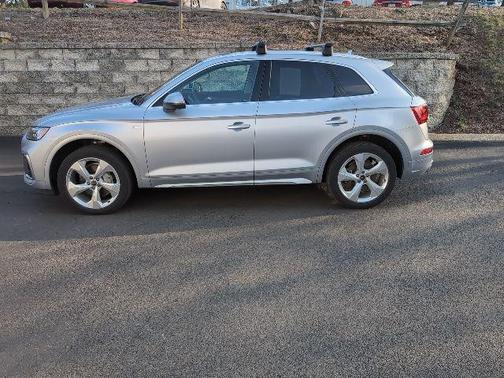 2023 Audi Q5 45 S line Premium Plus