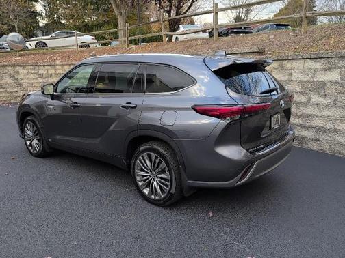 2021 Toyota Highlander Hybrid Platinum