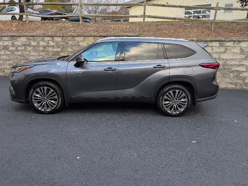 2021 Toyota Highlander Hybrid Platinum