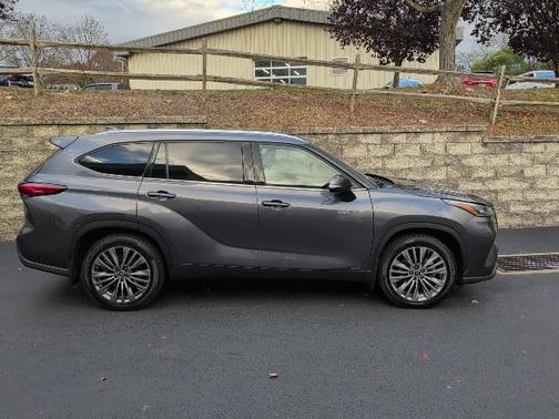 2021 Toyota Highlander Hybrid Platinum