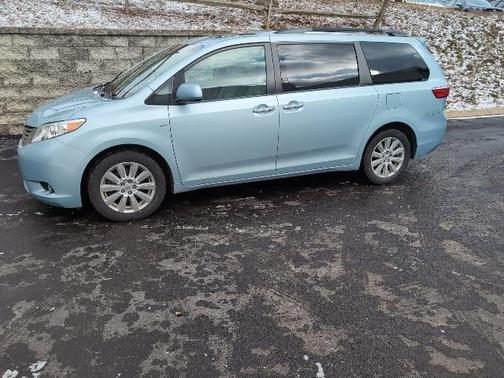 2017 Toyota Sienna XLE Premium