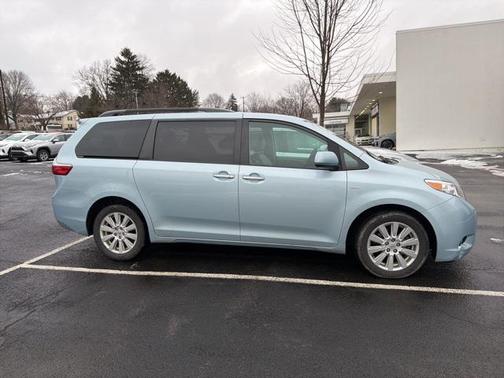 2017 Toyota Sienna XLE Premium