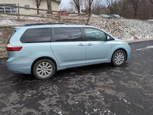 2017 Toyota Sienna XLE Premium