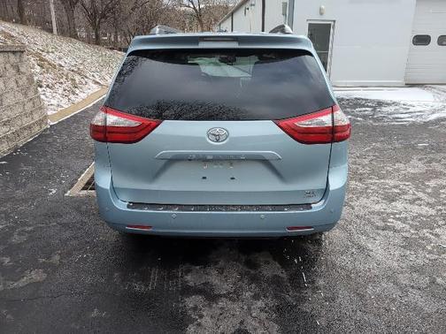 2017 Toyota Sienna XLE Premium