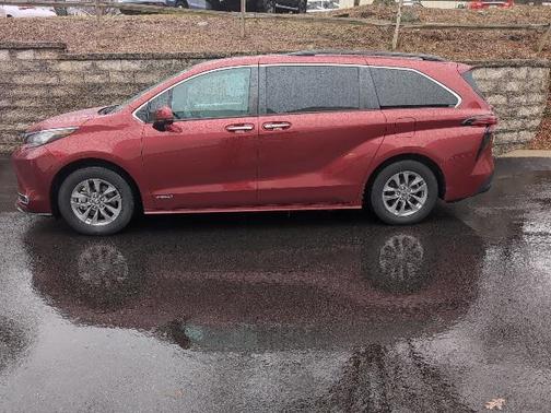 2021 Toyota Sienna XLE 7 Passenger